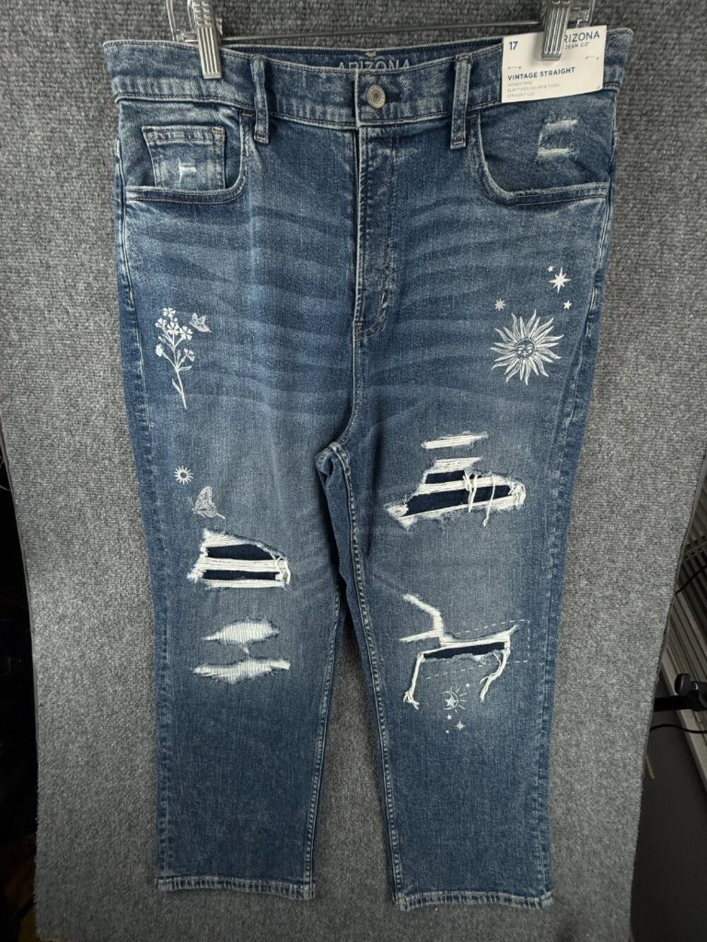 NWT Arizona Jeans Women Distressed Painted Vintage Straight Size 17 High Rise